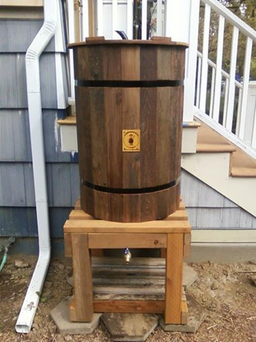 Green Rainbarrel with single Rainsaucer